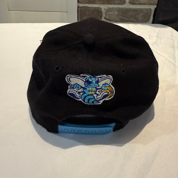 New Orleans Hornets Hardwood Classic 
SnapBack Black Hat by New Era - Picture 3 of 9